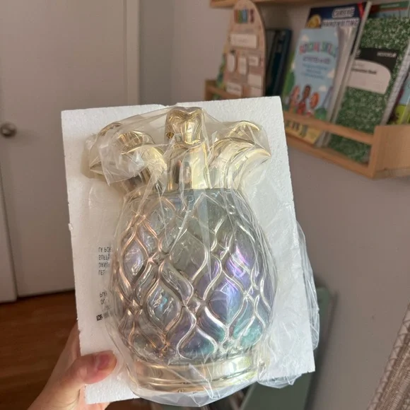 Gold and Iridescent Pineapple Vase - Picture 2 of 3